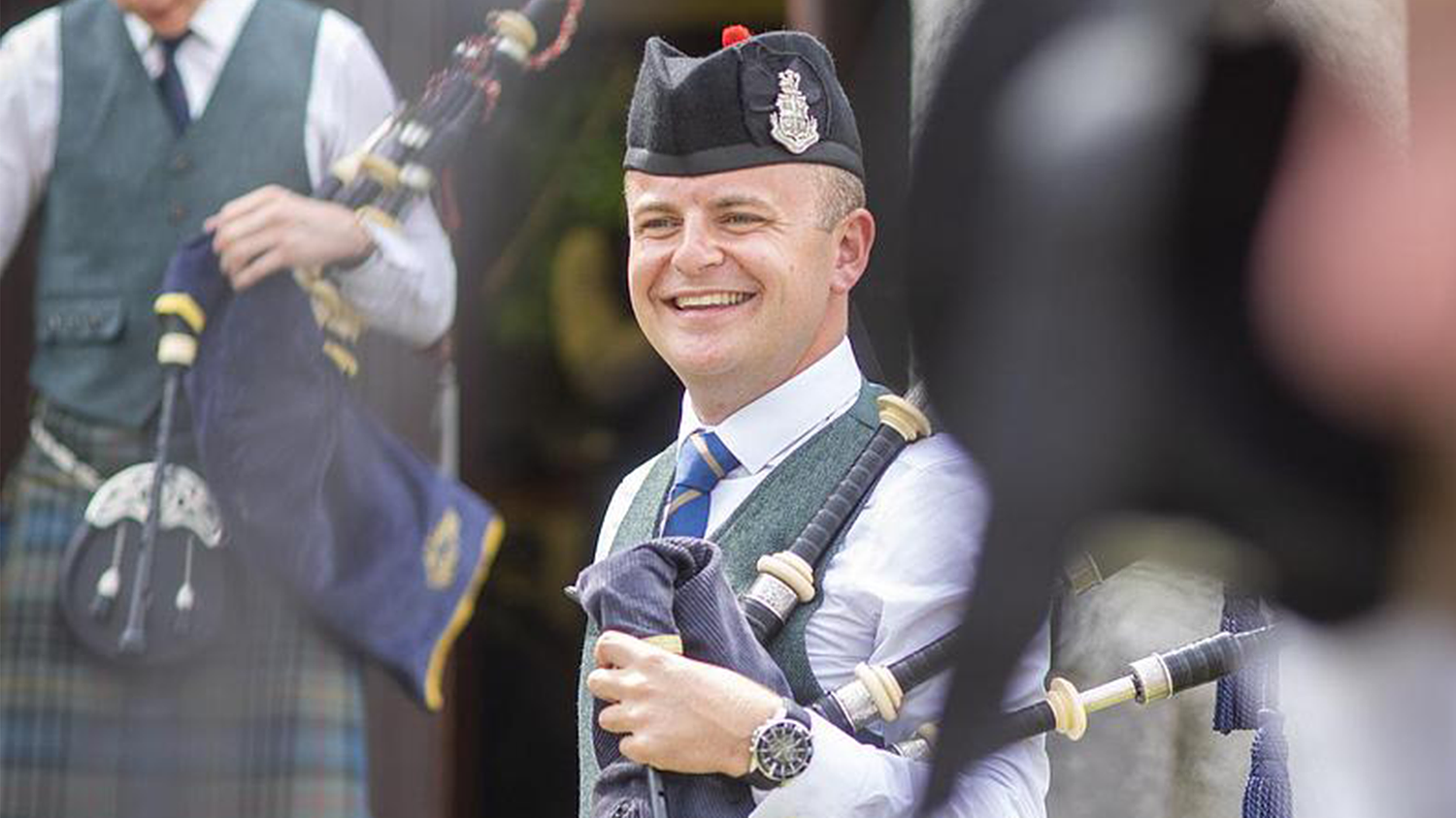 Flower of Scotland: Teacher helps pipers play along at home